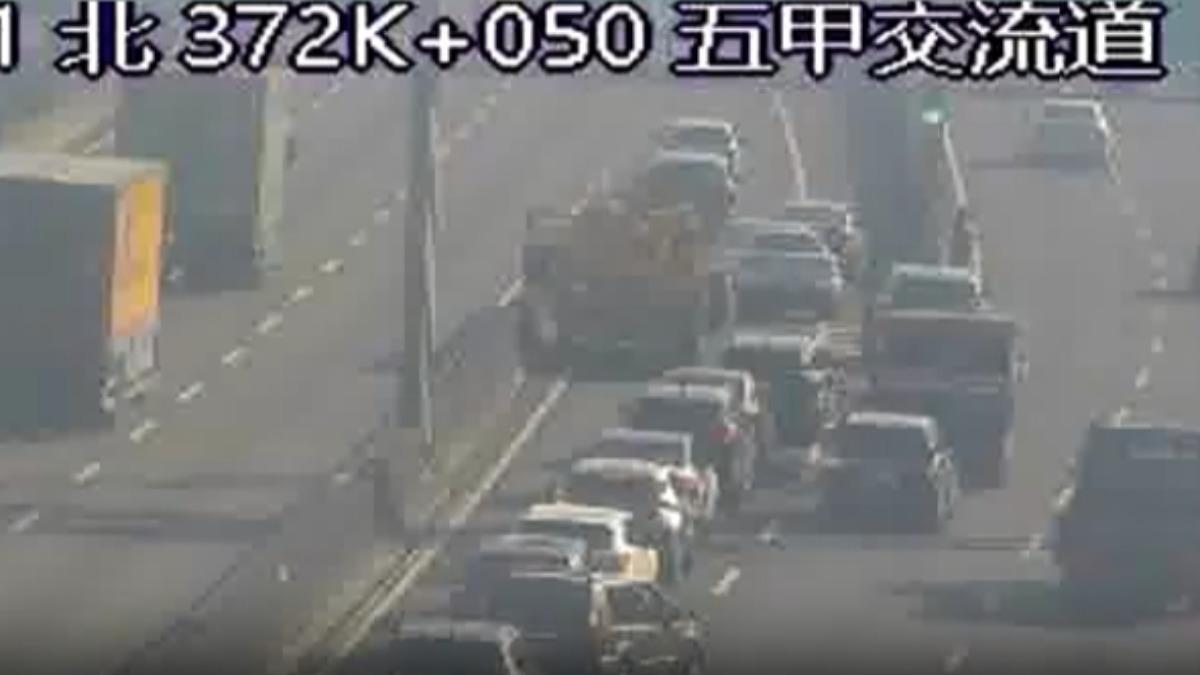 警消到場協助。（圖／國道即時路況）