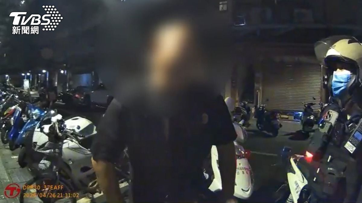 北捷新店站濺血衝突!不滿吃口香糖遭阻 中年男痛毆保全