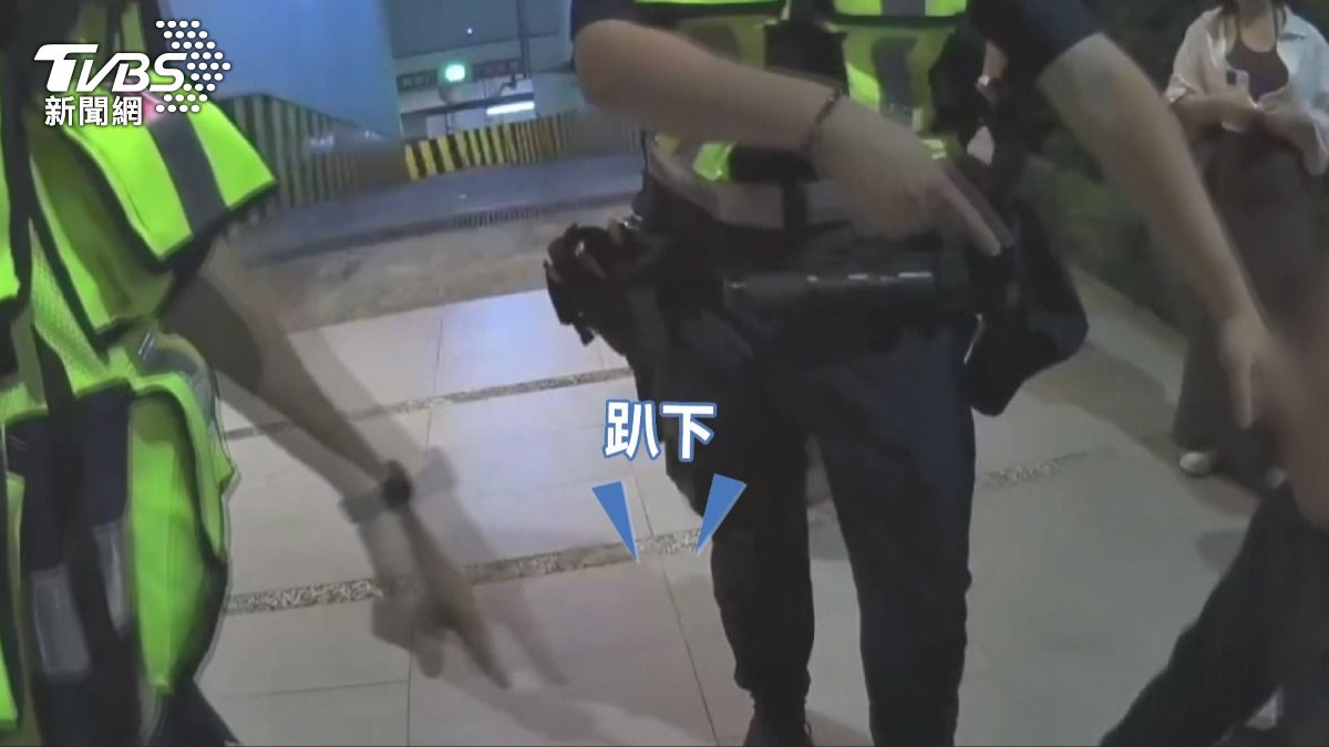 現場員警迅速隔離雙方以免衝突擴大，並將相關人員帶回依法偵辦。(圖／TVBS)