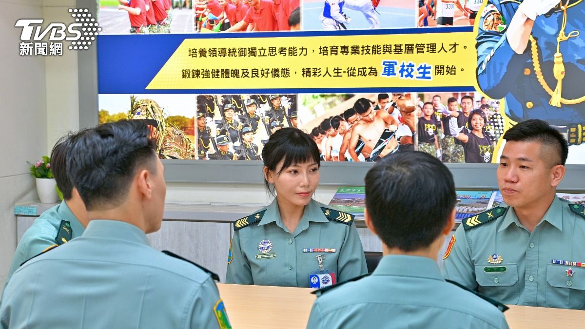 國軍多個單位的招募員現身說法談招募經驗。(圖／胡瑞麒攝)
