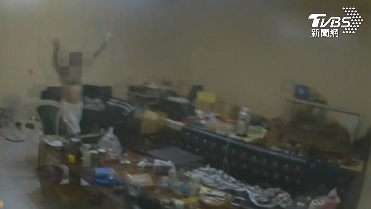 選山區製毒用「養殖場臭味」掩護!嫌犯見警高舉雙手投降
