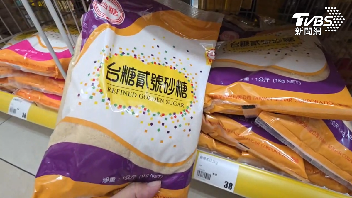 嘉義有網友跑了幾家大賣場，想買台糖「二砂糖」結果貨架都沒了，還發現雜貨店一包漲4元（圖／TVBS）
