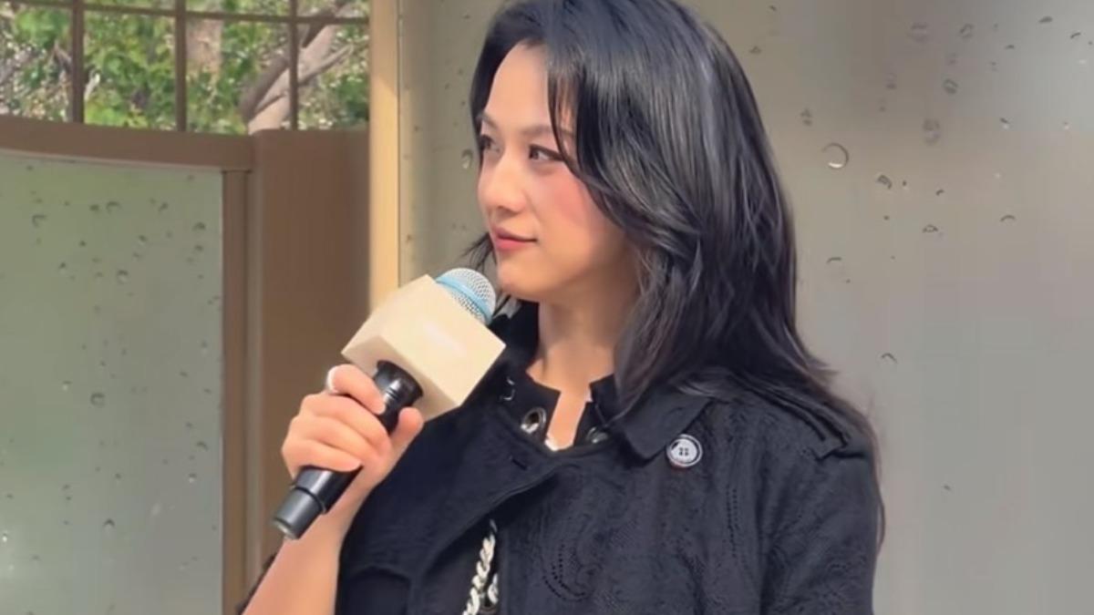 藏不住了！46歲湯唯大肚子跑出來見客　「疑似懷二胎」秒衝熱搜