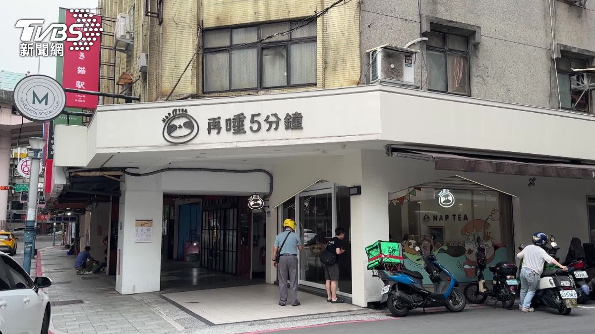 網紅滴妹創立的手搖飲品牌「再睡五分鐘」,近期被發現大安店即將在4月底結束營業。(圖/TVBS)