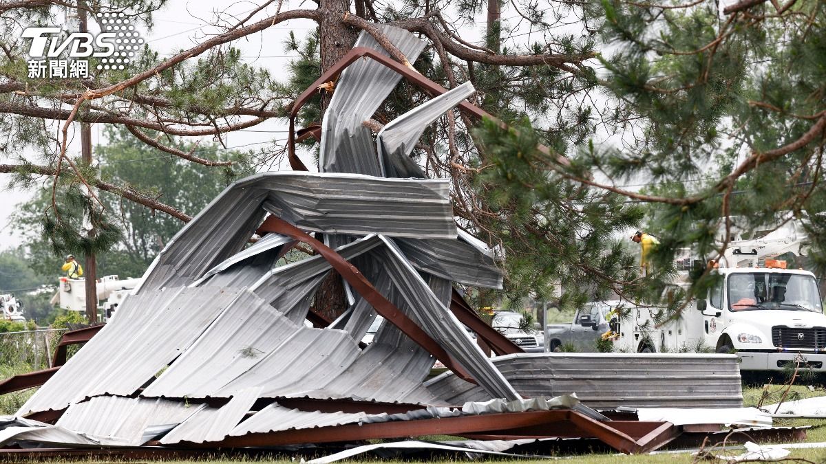 在美國德州，周末遭到龍捲風及雷雨襲擊，造成至少2人死亡。（圖／達志影像美聯社）