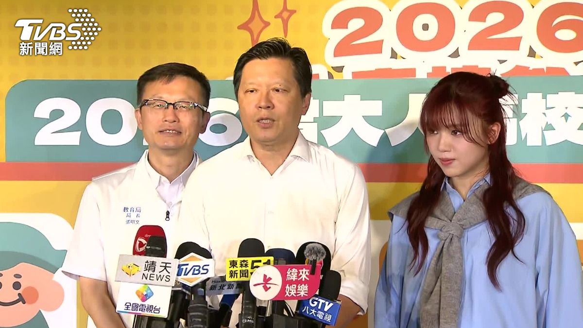 新北副市長朱惕之與「畢業歌女神」許維芳共同出席啟動記者會。(圖/TVBS)