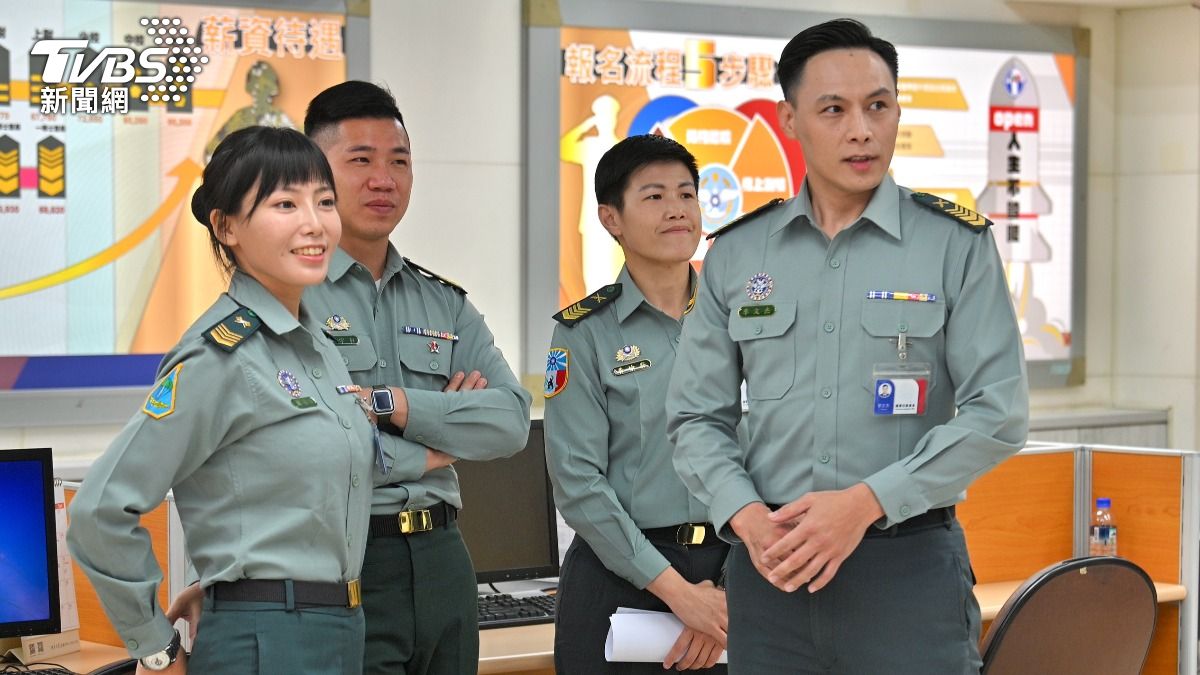 國軍招募員。(圖/胡瑞麒攝)