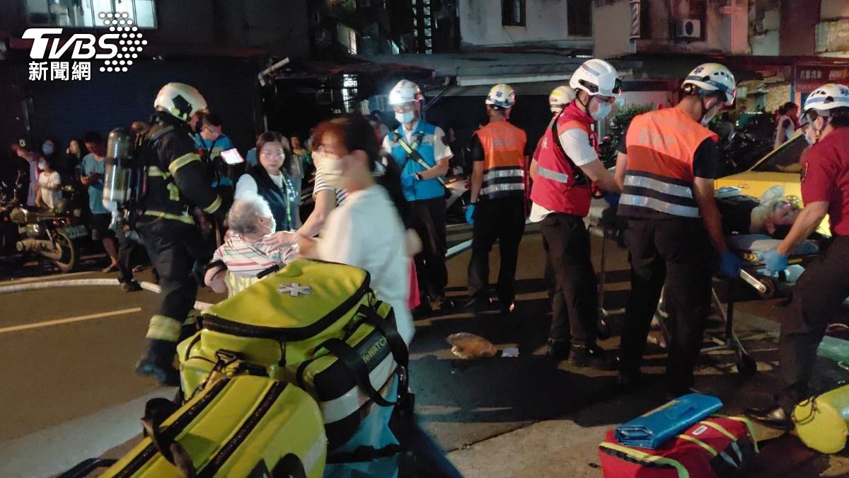 快訊/北市社子街公寓暗夜火警 屋主目睹「激動暈倒」