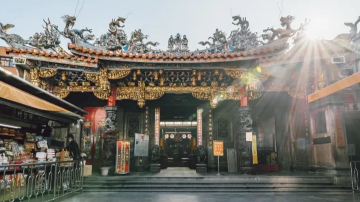 城隍廟不僅是信仰中心，周邊更是全台知名的小吃密集區。（圖／翻攝自新竹市觀光旅遊網）