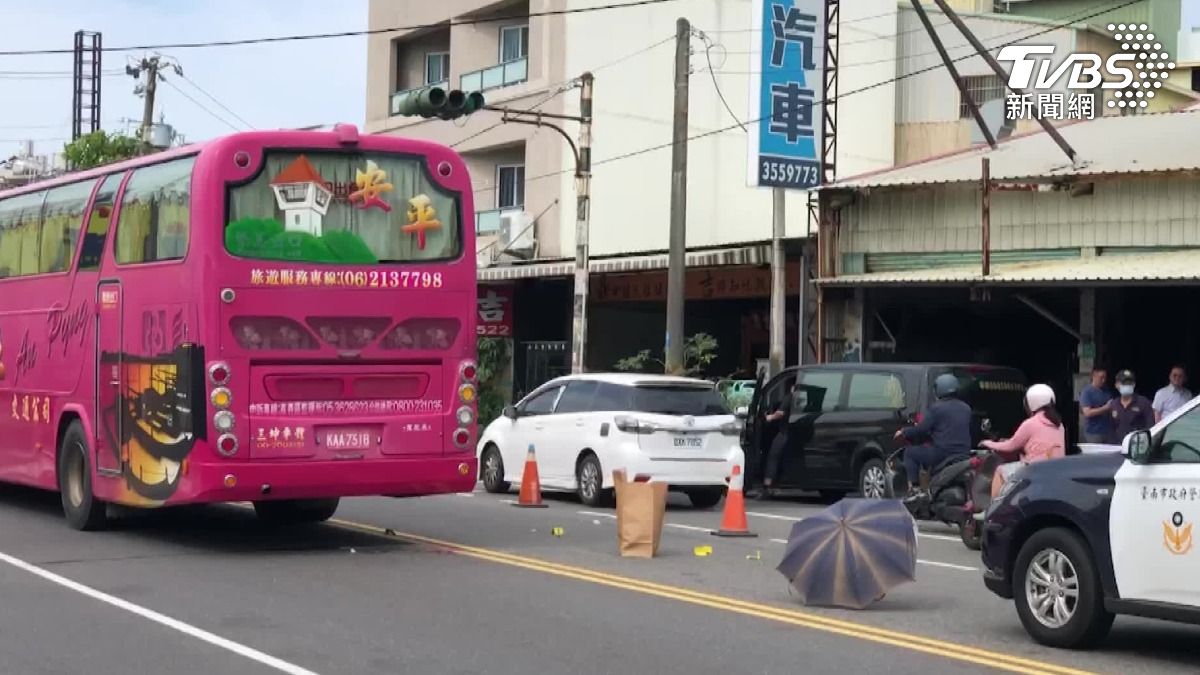 台南車禍-鄭姓女警-譚艾珍-安和路二段-育平派出所-台南車禍女警-台南車禍新聞-遊覽車輾斃女警-譚艾珍女警-譚艾珍被詐騙