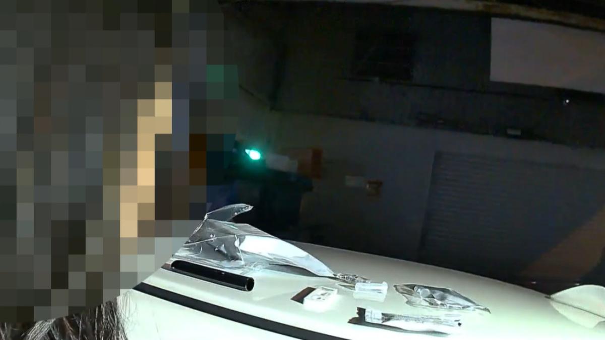 女駕駛一看到毒品唾液快篩結果呈陽性,整個臉都垮了。(圖/TVBS )