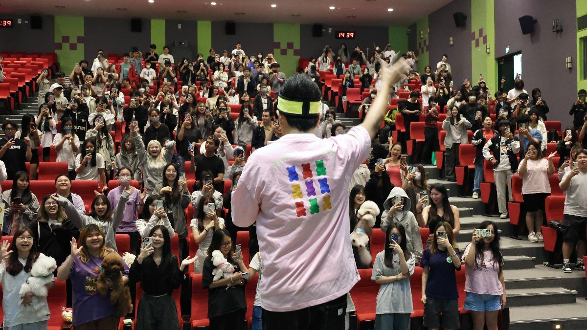 香蕉哥哥演講萬人響應。(圖/台北海大提供)