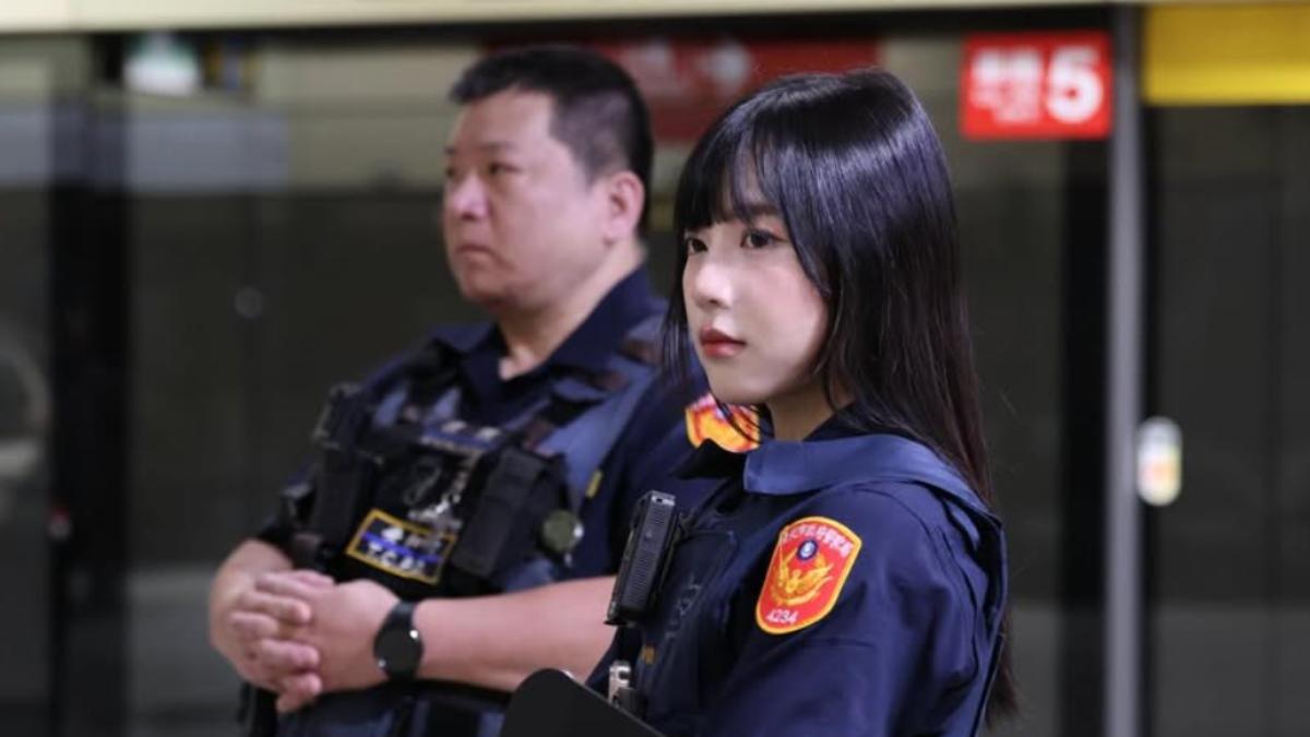 執勤照「吸百萬人」!26歲正妹女警IG曝光 網暴動:想被開單