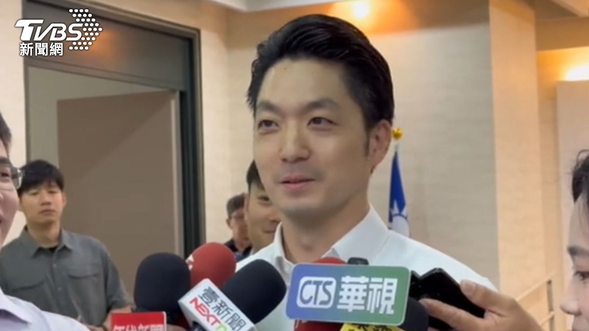 蔣萬安以鬼滅之刃反擊,暗酸沈伯洋提無限城是反派無慘大本營。(圖/TVBS)