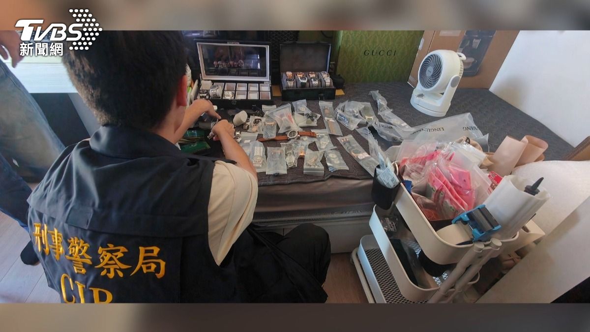 破仿錶地下工廠 理查米勒.勞力士.百達翡麗等等都有。(圖/TVBS)