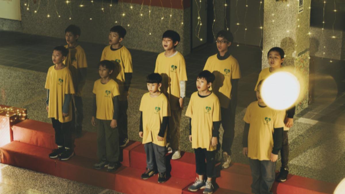 《失樂園》大量小孩群戲調度成劇組拍攝最大挑戰。(圖/冬候鳥電影、文策院提供提供)