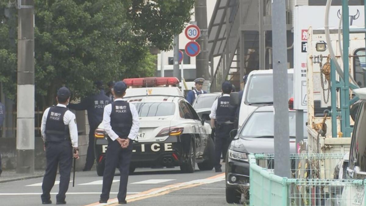 日本東京都福生市（Fussa）今（29）日早晨發生一起隨機攻擊事件。（圖／翻攝自TBS NEWS)