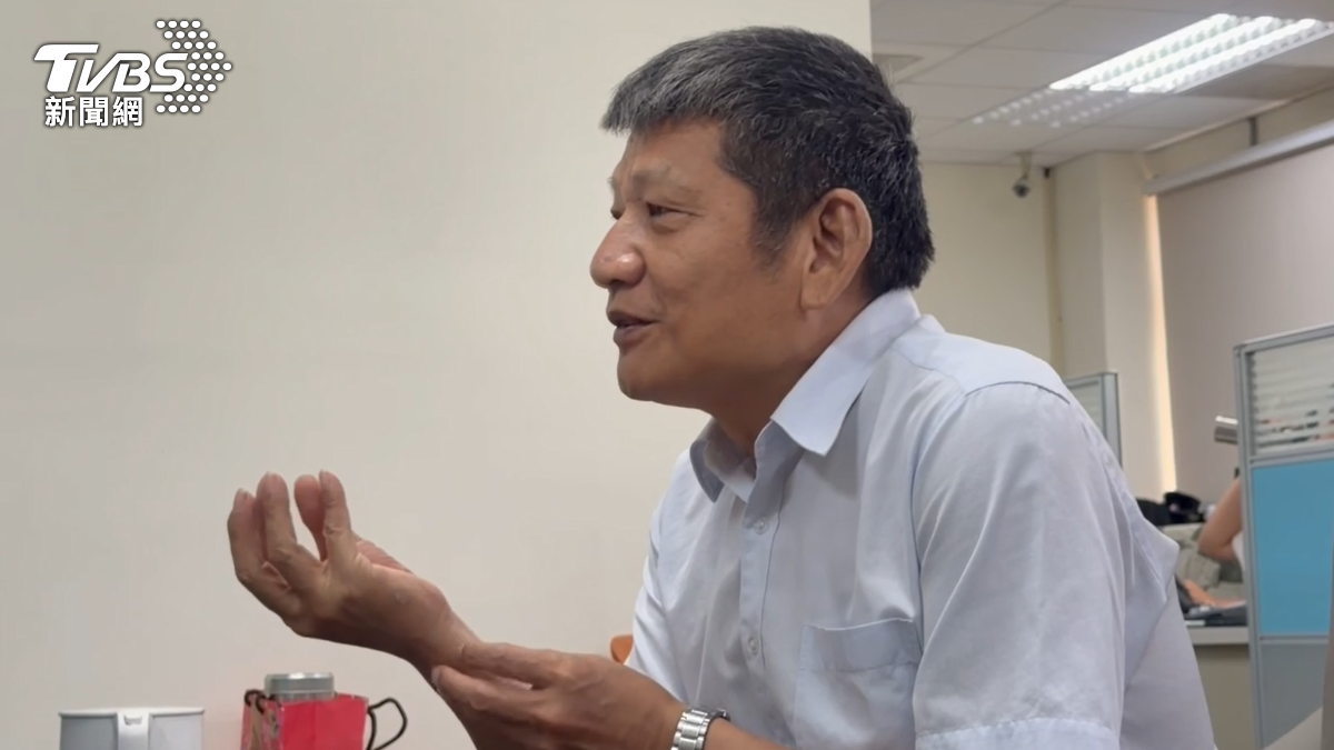 彰化偵查隊長蕭登元的鼻梁被打斷。（圖／TVBS）