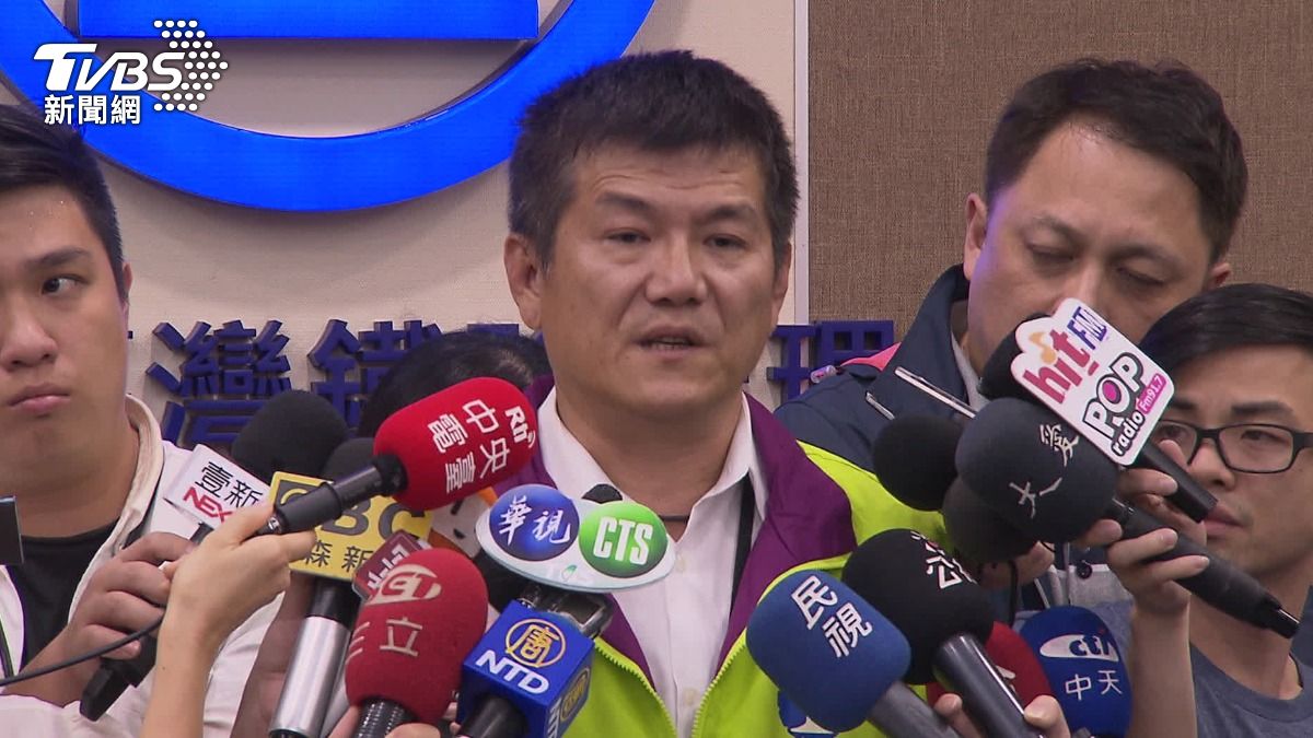 過去因為猥褻女同事遭判刑的台鐵勞工董事吳長智，近期又遭員工爆料，濫用職權詐領「乘務加給」。（圖／TVBS）