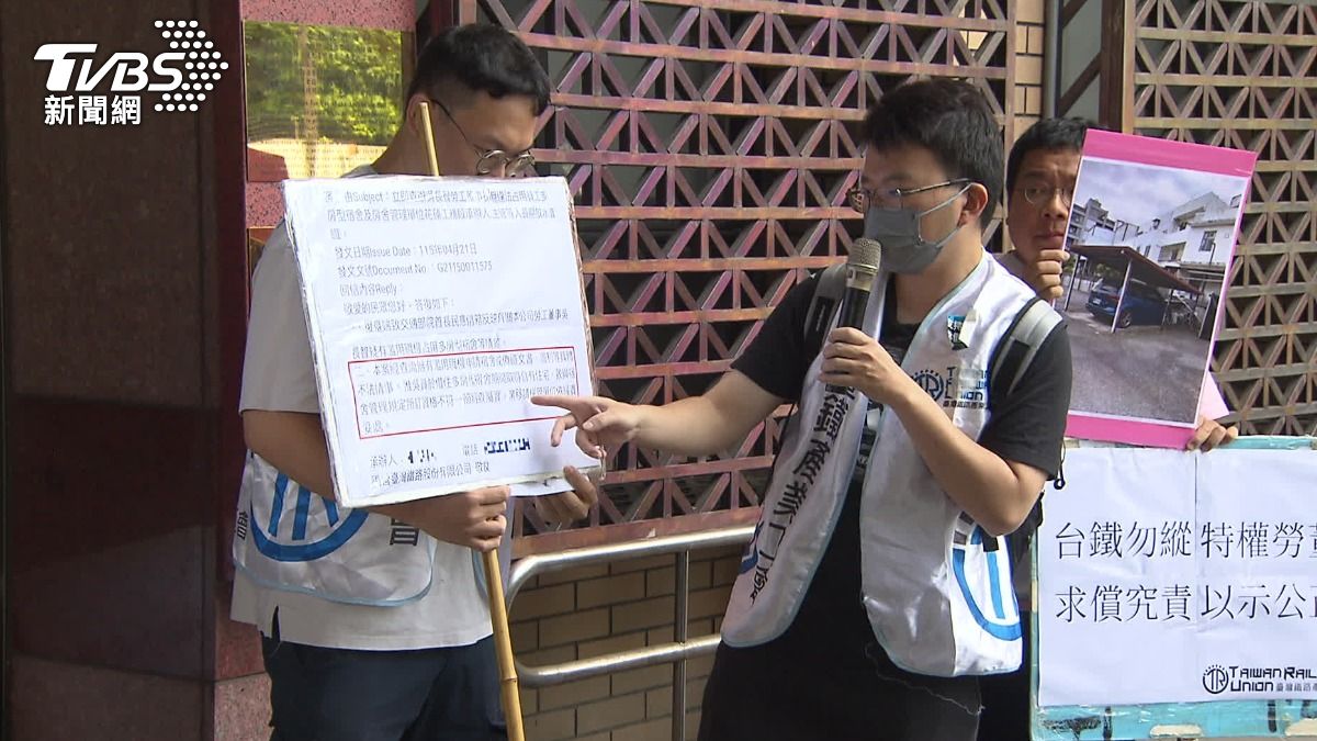 台鐵產業工會也指控吳長智違反台鐵宿舍租借規定，甚至違規私設車棚。（圖／TVBS）