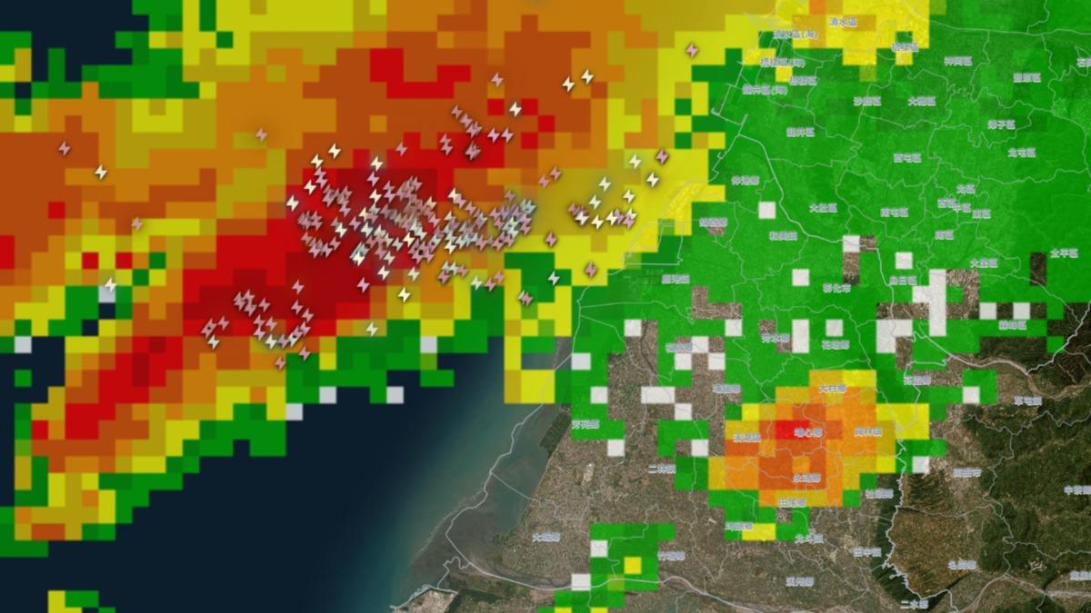 天氣/「非常強雷雨帶」衝台灣陸地 粉專示警:2縣市防劇烈天氣