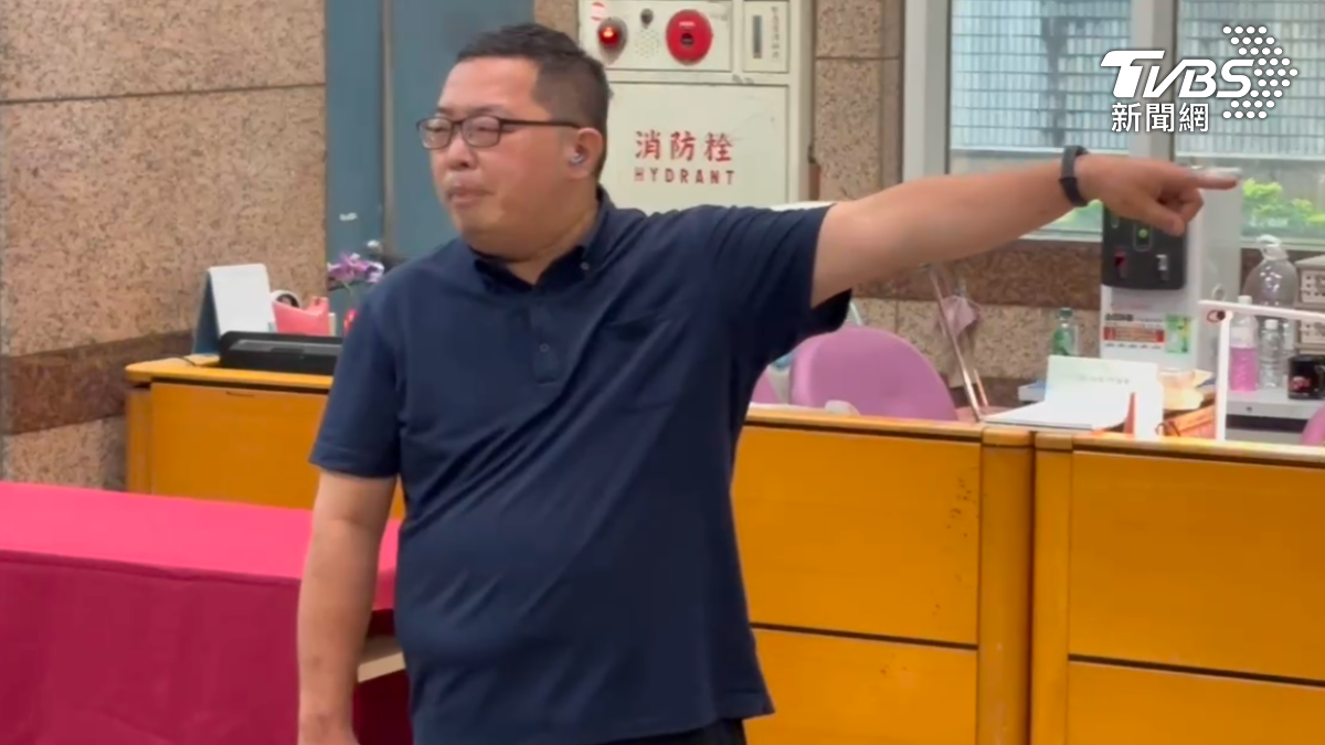 季麟連揚言開除韓國瑜 男子突闖國民黨開砲:什麼王X蛋副主席