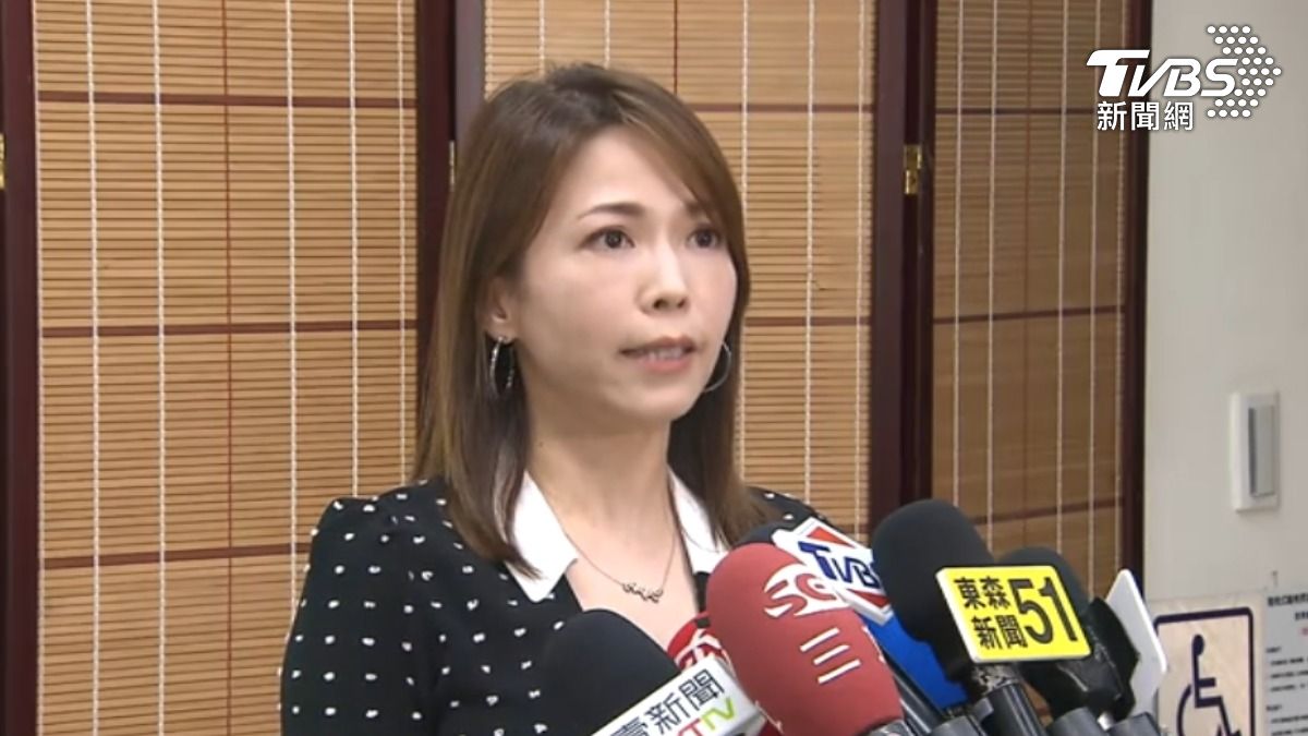 陳智菡點名鍾小平並呼籲藍營監看輿情,雙方隔空互嗆。(圖/TVBS)