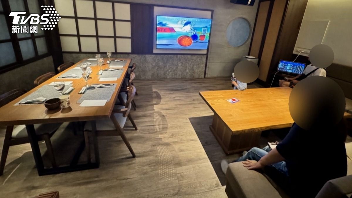 鍾先生為了慶祝母親生日,一家六口到高雄鳳山一間無菜單料理餐廳,共消費了1萬6千多元,但結束後,壽星媽抱怨連連。(圖/TVBS)