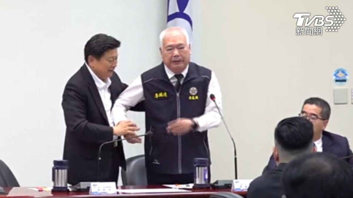 針對軍購條例意見分歧,季麟連在中常會揚言開除韓國瑜黨籍,傅崐萁急忙出聲勸阻。(圖/TVBS)