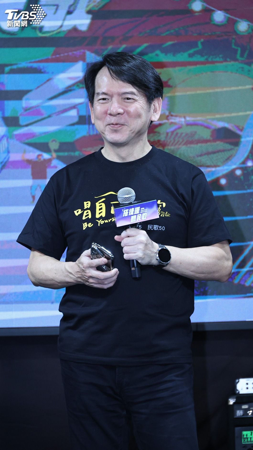 李建復經營「聲朗文化」22年,自嘲當歌手是賺零用錢。(圖/張哲鳴攝)