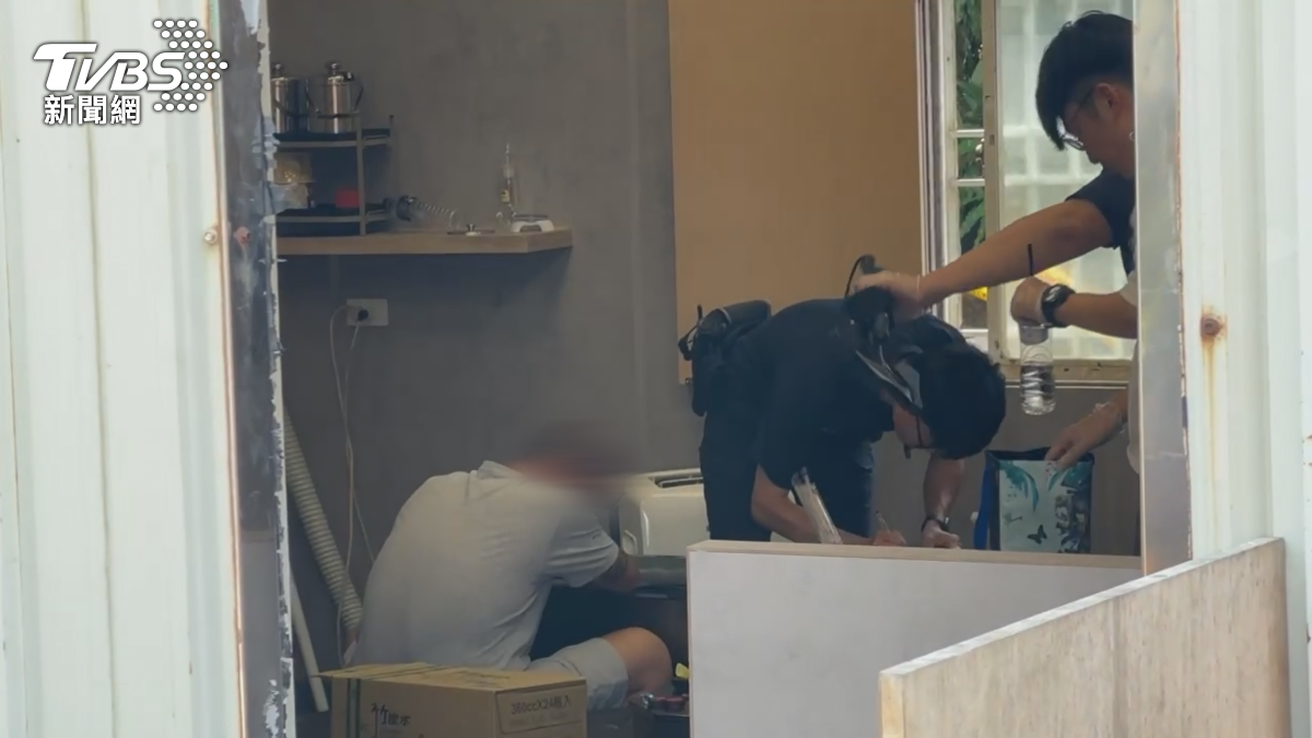 劉姓嫌犯在製作筆錄時,想到彼此是兒時玩伴,向警方表示非常後悔,卻已因區區1500元犯下殺人罪。(圖/TVBS)