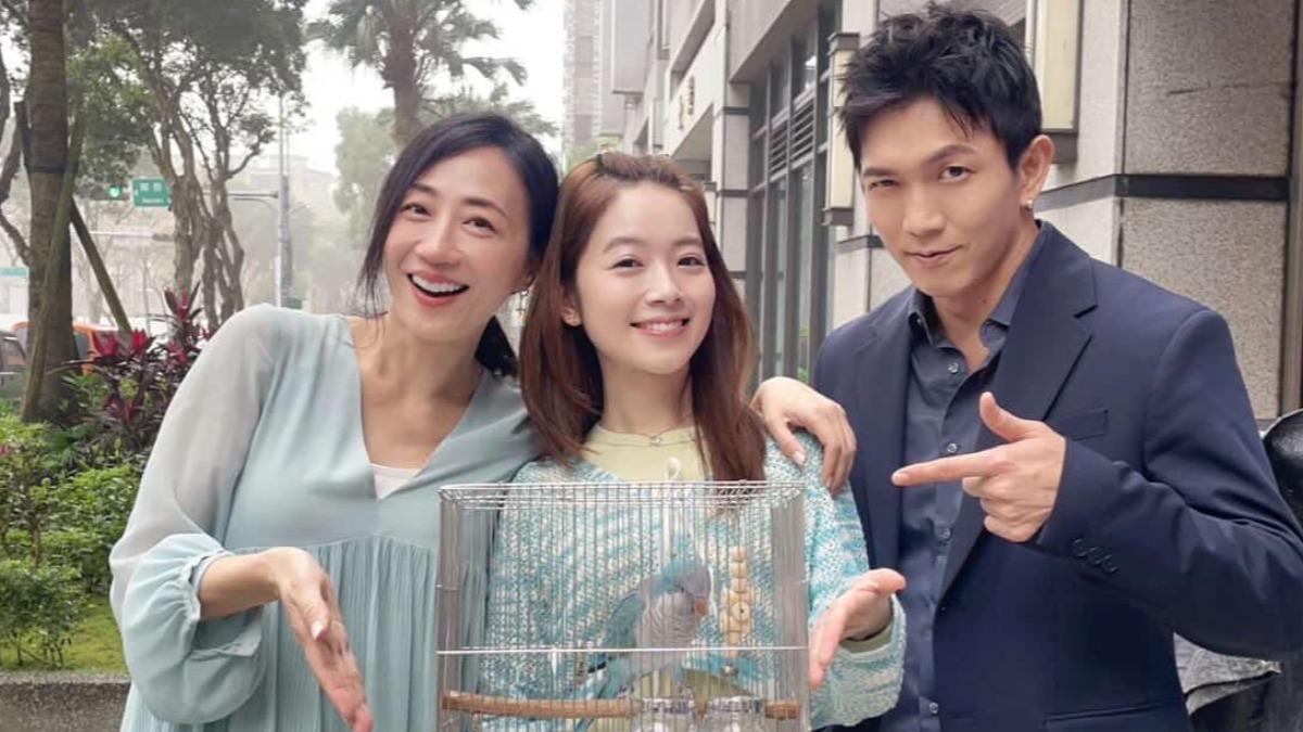 潘奕如的鳥意外牽起黃尚禾(右)、程雅晨(中)情緣。(圖/民視提供)