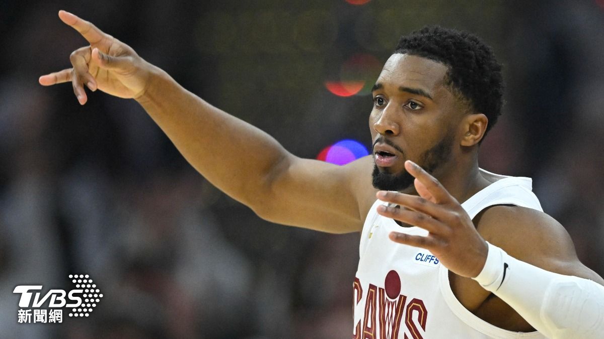 克里夫蘭騎士（Cleveland Cavaliers）把握多倫多暴龍（Toronto Raptors）末節當機，成功逆轉聽牌。（圖／達志影像路透社）