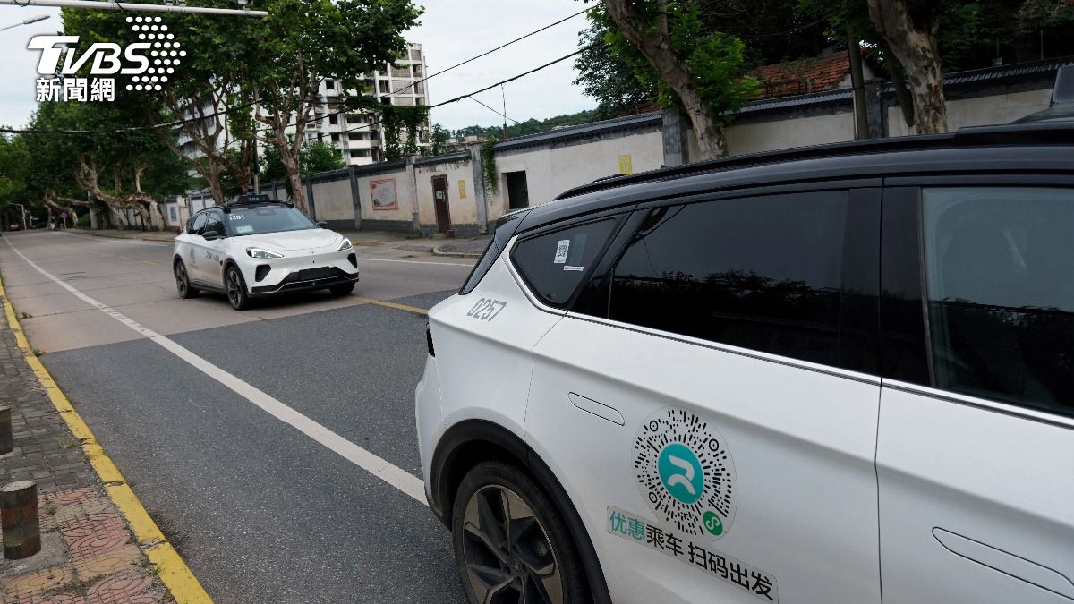 中國「蘿蔔快跑」自駕車故障!高速公路集體癱瘓 傳北京停發牌照
