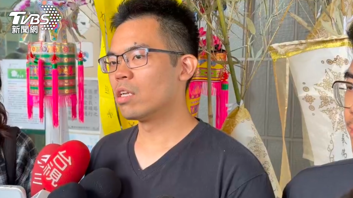 女警哥哥透露有接到女大生父親的來電致意,但仍婉拒拈香請求。(圖/TVBS)