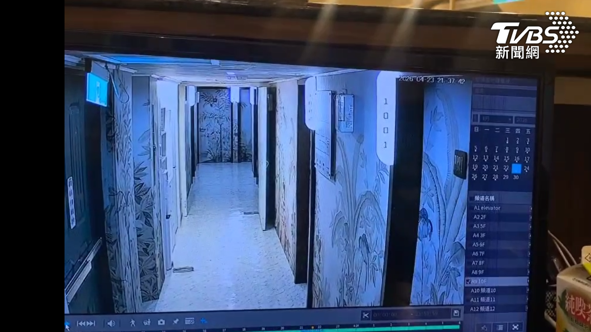 業者公開監視器畫面。畫面顯示房門微微動了一下,門鎖確實彈開。(圖/TVBS)