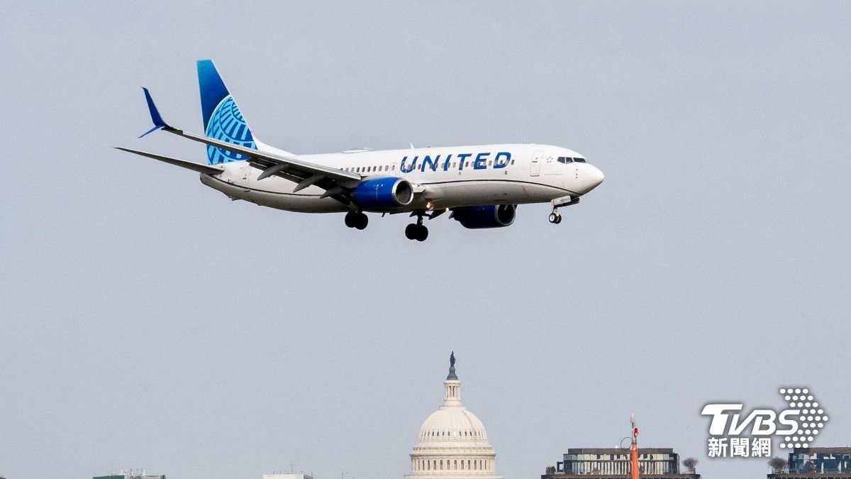 空中驚魂!聯合航空客機降落前 疑3千英尺高空「撞上無人機」