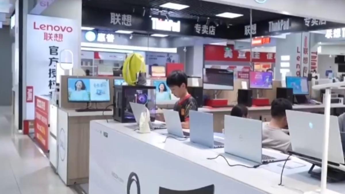 中國大陸筆記型電腦正在經歷前所未有的漲價風暴。包括聯想、惠普、戴爾等主流品牌全面調升售價,部分熱門機型漲幅甚至高達50%超過黃金。