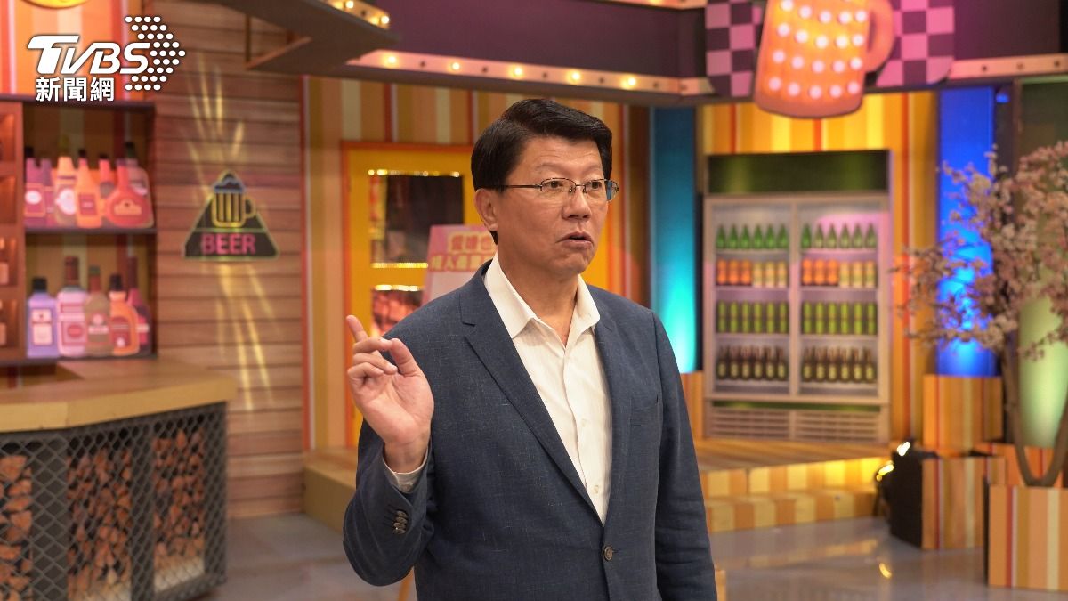 謝龍介承諾等沈玉琳回歸後,要再當嘉賓送花。(圖/TVBS)