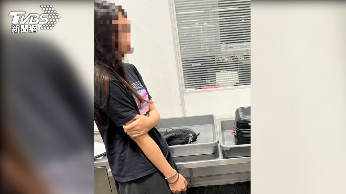 19歲台籍女子企圖走私30隻印度星龜,在泰國機場遭逮。(圖/畫面翻攝 泰國國家公園暨野生動植物保護部)