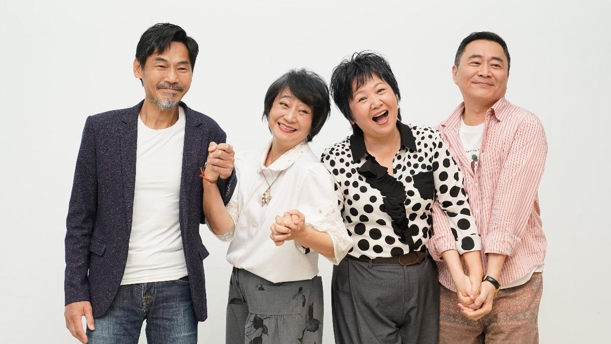 《同學會！同鞋～》舞台劇版卡司到場力挺，左起夏靖庭、楊麗音、王琄、湯志偉。（圖／全民大劇團提供）