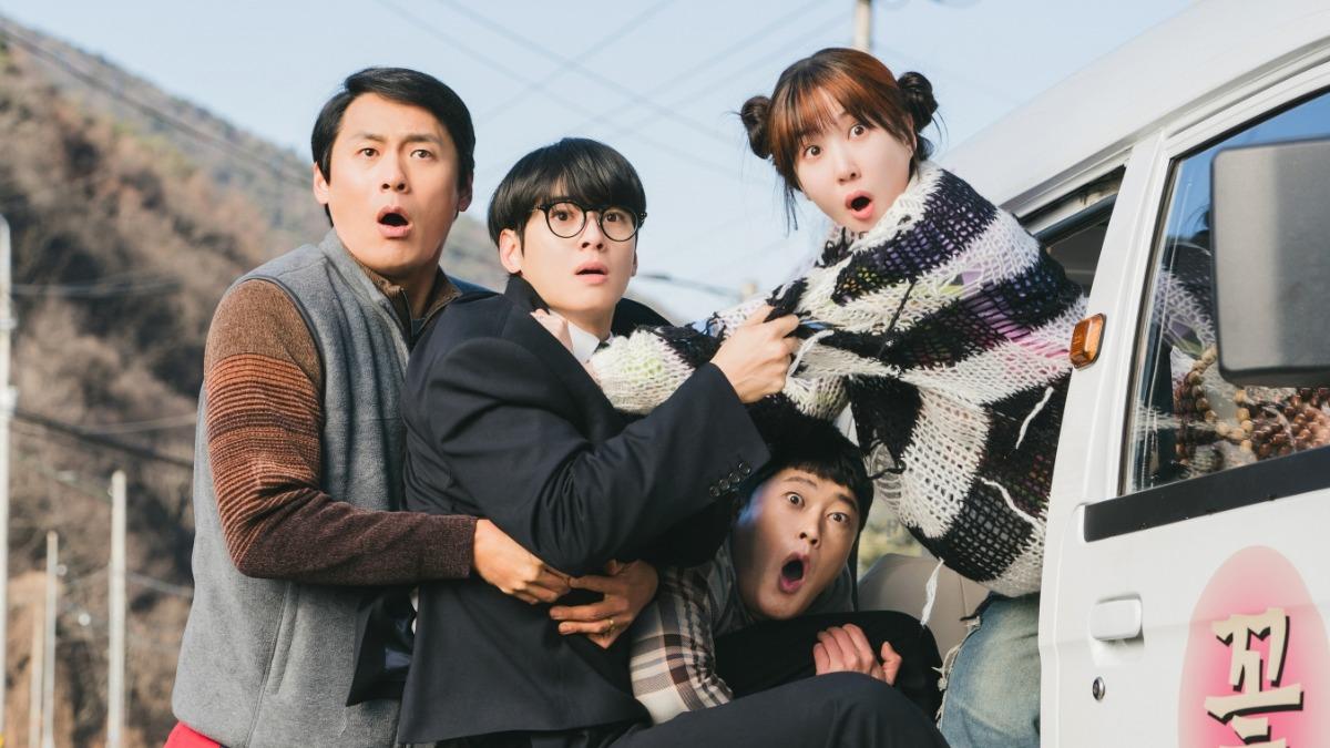 無懼逃稅醜聞！車銀優新作《超能路人甲》來了　邊緣人覺醒超能力救世界