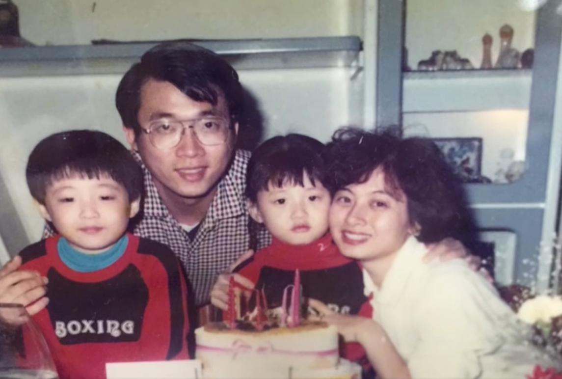 林逸欣曾分享在婚禮上播放的成長影片,引發迴響。(圖/翻攝自林逸欣臉書)