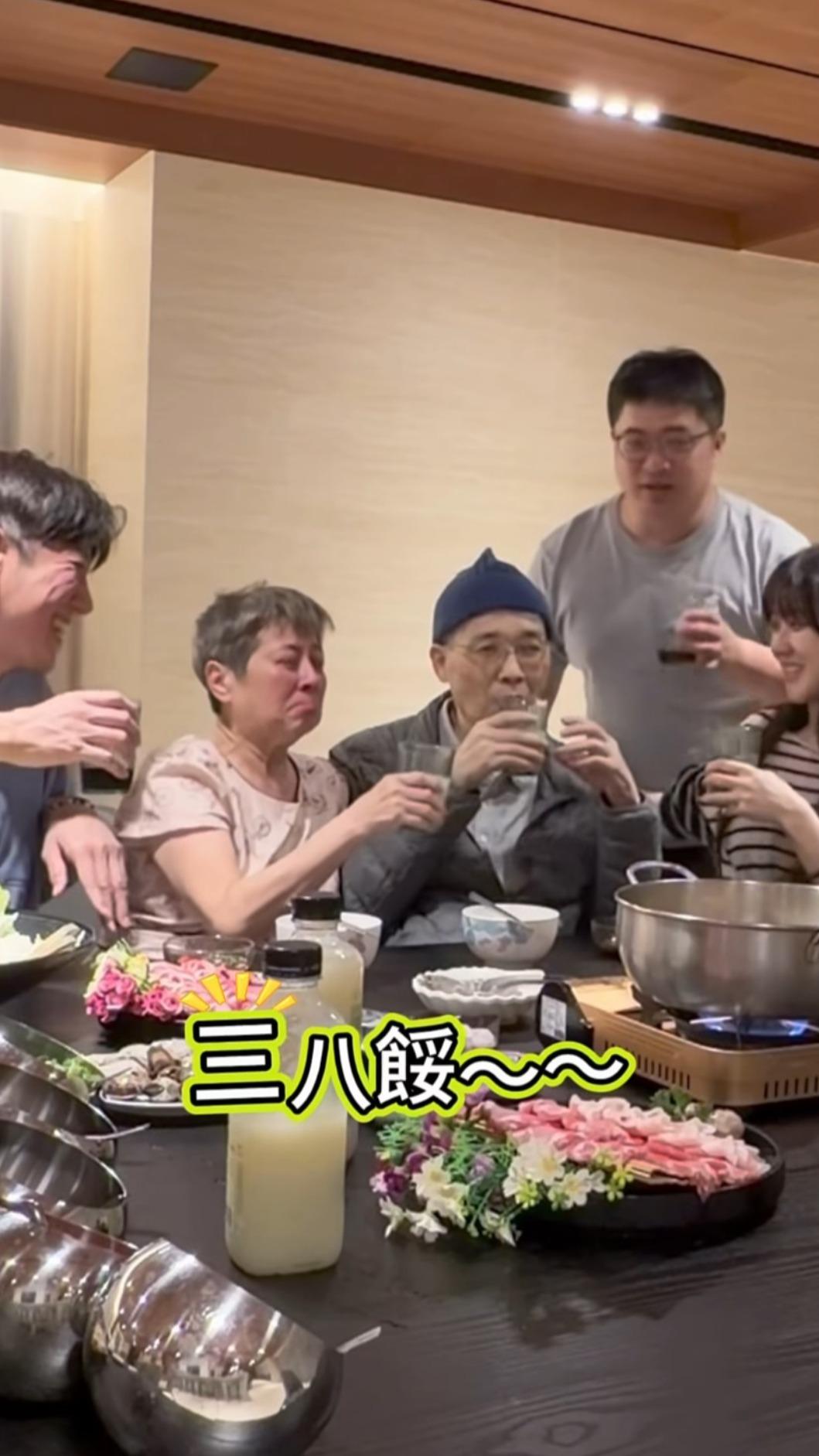 林逸欣心疼爸爸住院期間，媽媽承受許多壓力。（圖／翻攝自林逸欣IG）