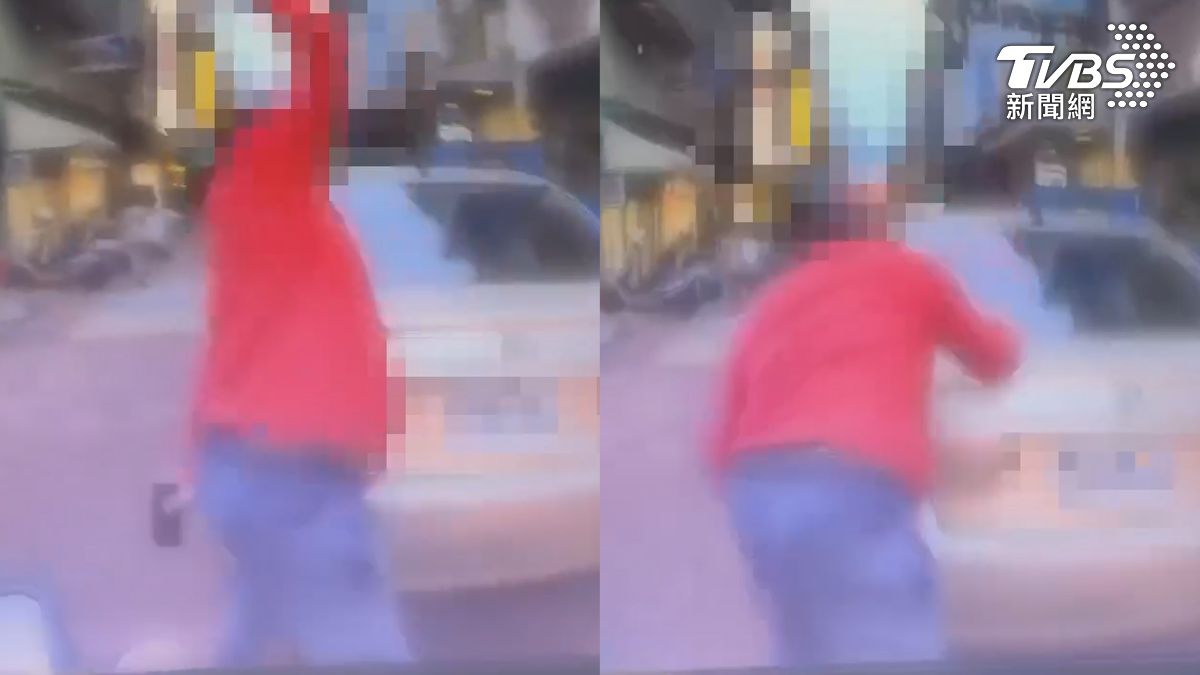 姚姓男子接著用力捶打後車廂,過程中還不斷對員警飆罵,情緒相當激動。(圖/TVBS)