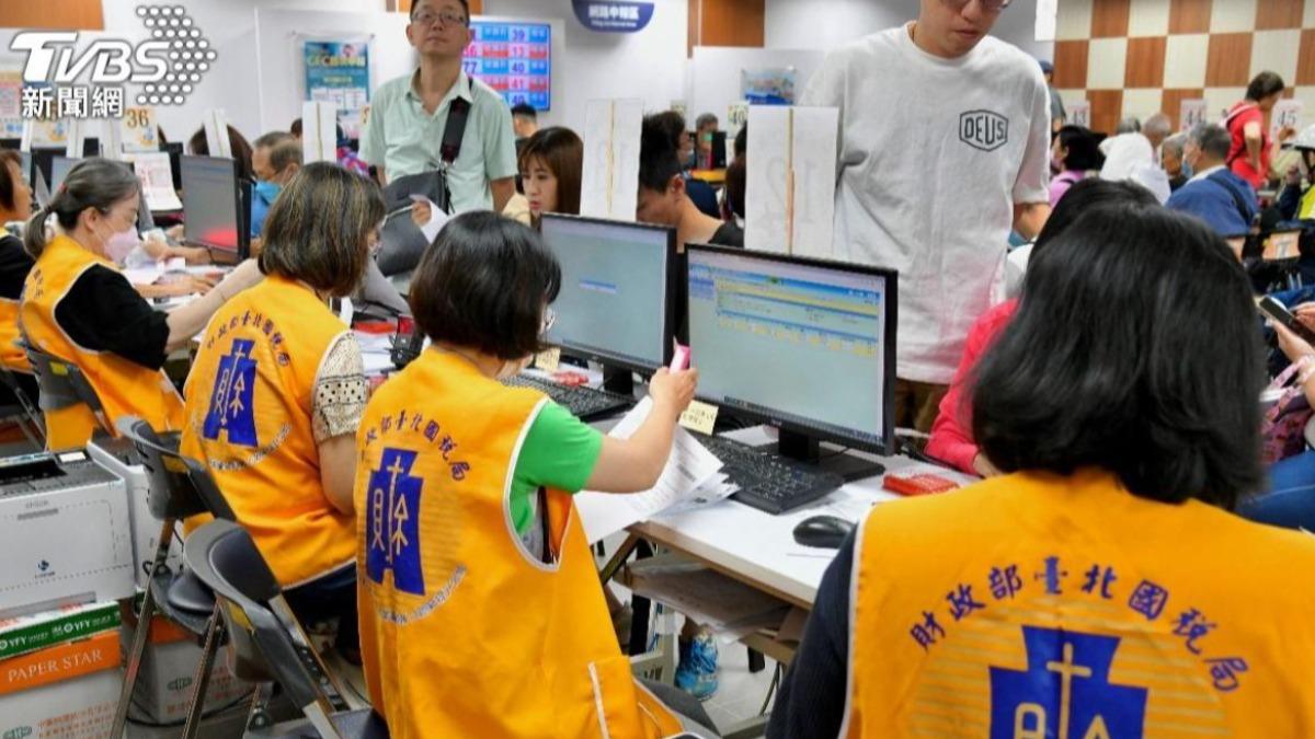 光速繳稅！報稅首日「1小時湧2.6萬件」　7成都要退稅