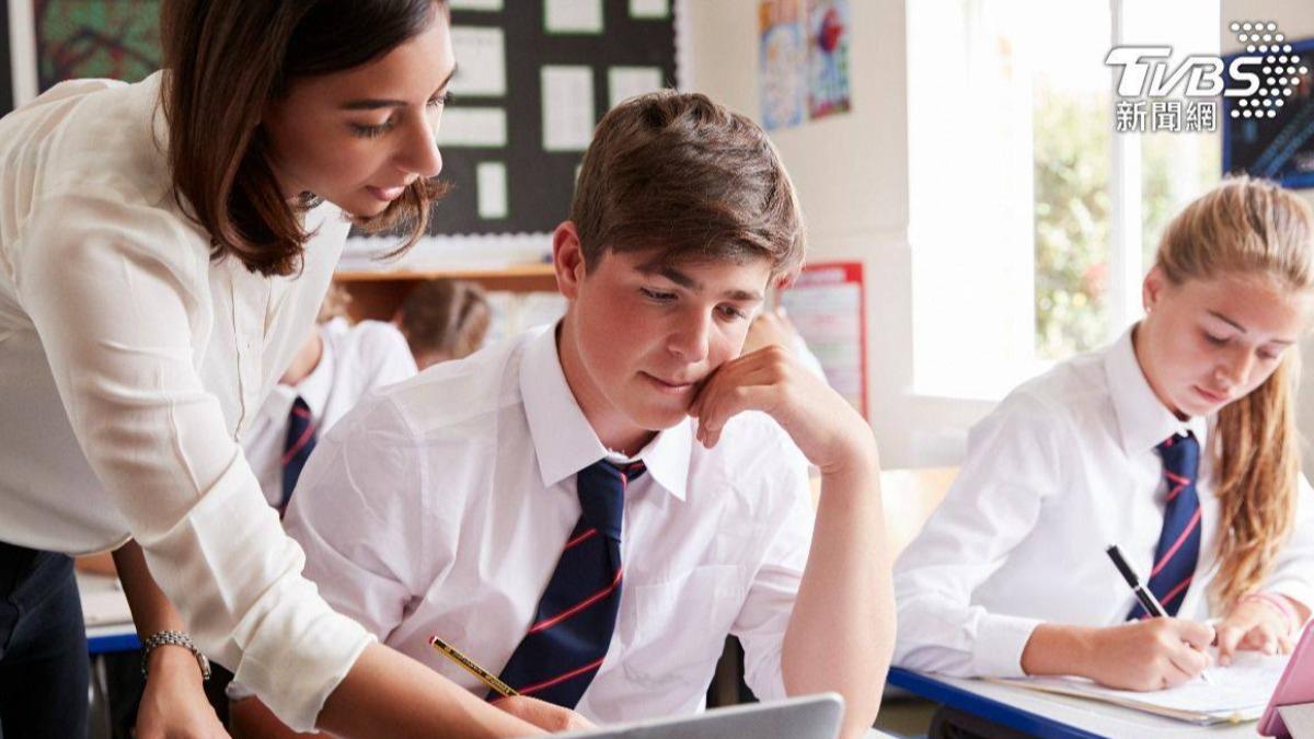 美數學女教師深夜「激戰男學生」 父母查手機定位拆穿
