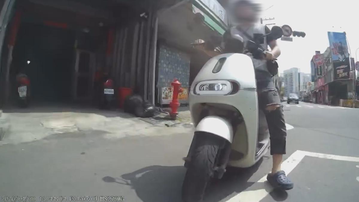 高雄市楠梓區日前驚傳尾隨事件,一名女騎士騎車途中遭陌生男子一路尾隨長達5分鐘。(圖/翻攝_Threads)