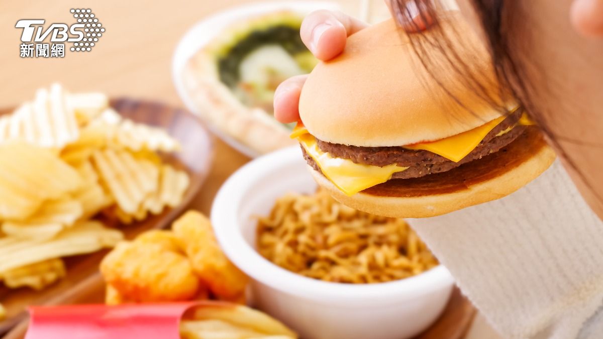少碰加工品!男童長期「1行為」罹大腸癌 醫:90%息肉演變