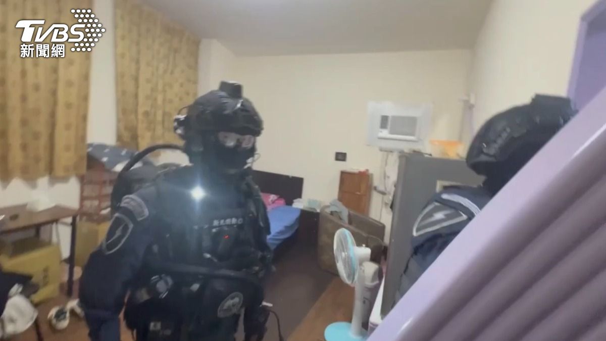 新店泰越8女「極樂套房」爽賺478萬 警登門逮人見6尋芳客